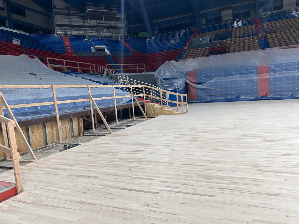 tgoff11's tweet image. Nothing like the smell of new hardwood and fresh paint… even better when it’s in the best arena in the world. Can’t wait to invite our fans in to see the revitalized/renewed/reimagined, yet still historic and character-filled, Allen Fieldhouse in just 8 weeks…
