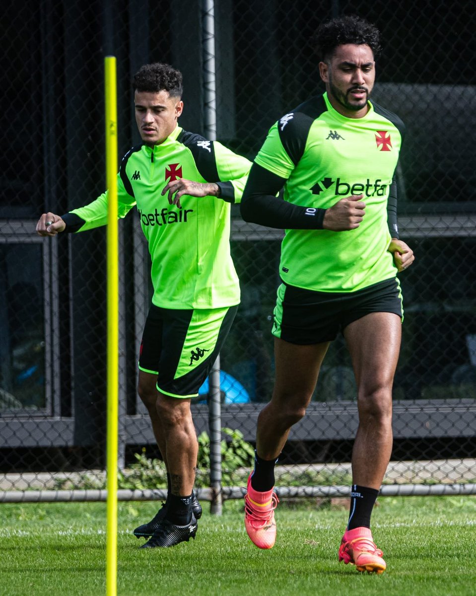 OutOfBacalhau's tweet photo. @jackkenmare_ Just in Vasco Da Gama we got this duo https://t.co/0VGxWN37H5