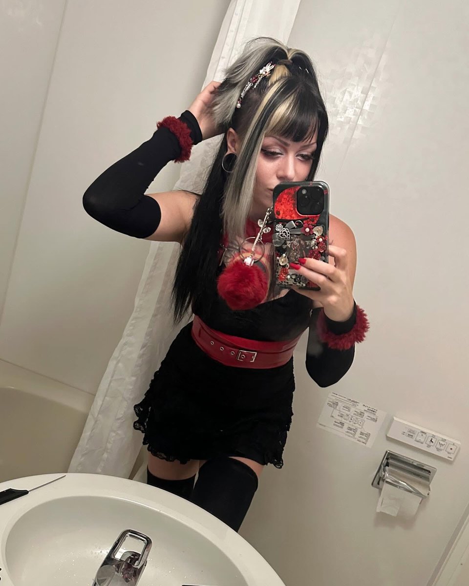 QueenOfLonging's tweet image. Selfies/look from 8.24.24 LIVE

#concertlook #japan #v系 #jrock