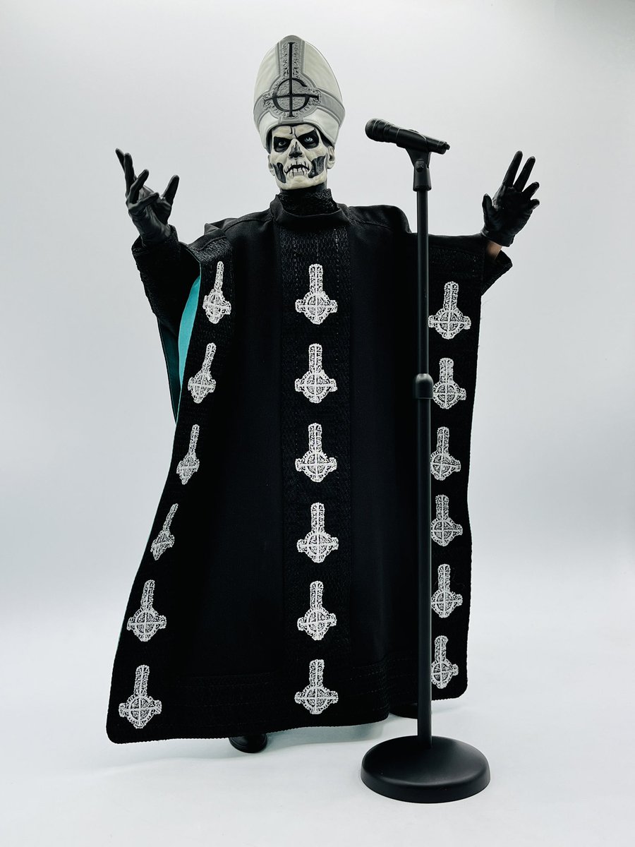 sirpaul64's tweet photo. Don’t sleep on the @TrickorTreat831 Papa Emeritus II 1:6 scale figure. Lot of value here for the $$. Review up now on my Patreon Channel #ghost #trickortreatstudios #tiys #tiy #scratchthatfigureitch #ghostband #papaemeritusii https://t.co/achPcv0PhY