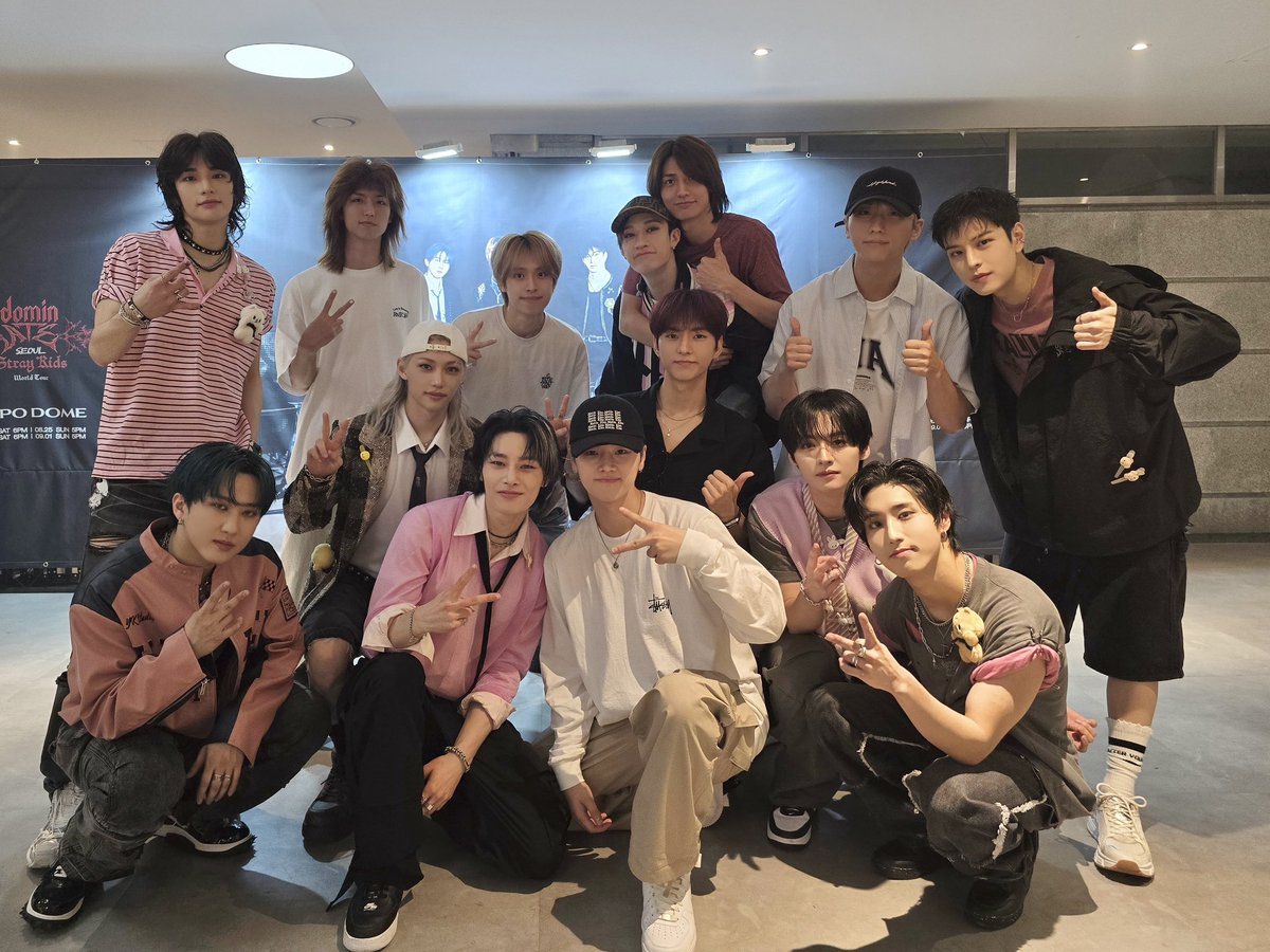 lvrboyhannie's tweet image. no one realises how much this photo has changed stayvillains lives