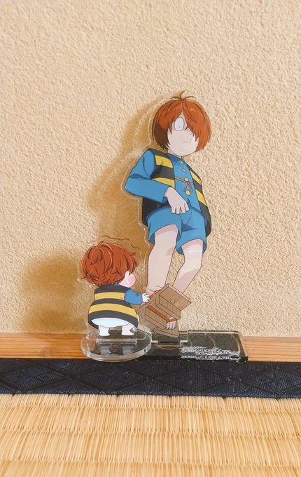 つかまり立ちしたり下駄に興味津々だったりかくれんぼしたりする赤子… 
