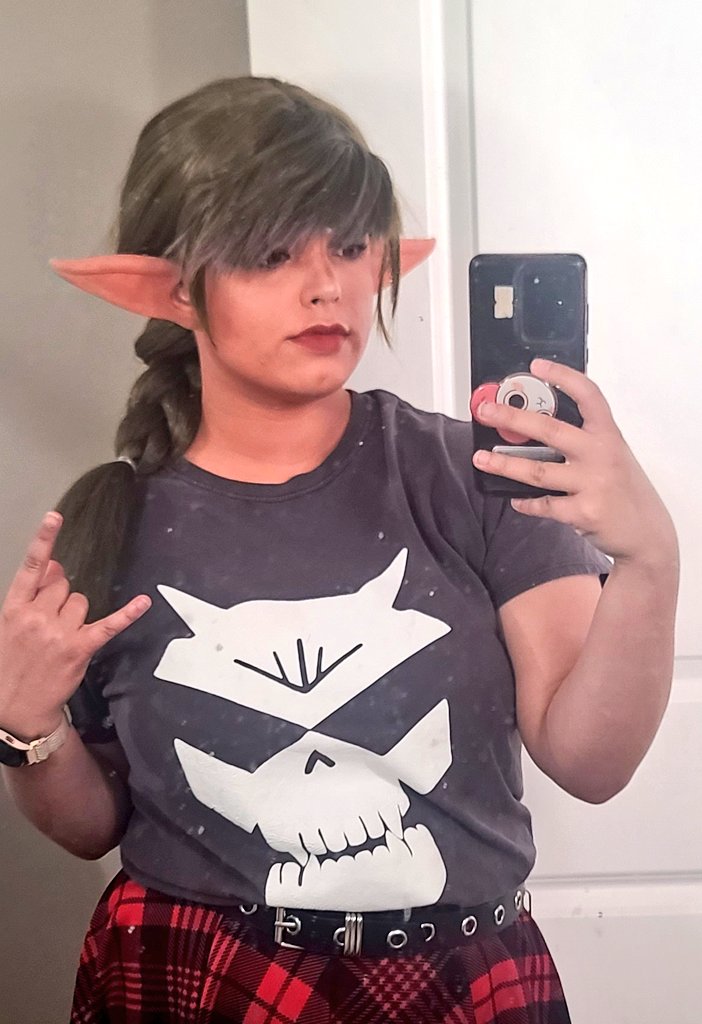XandriaLette's tweet photo. Had so much fun being a Bad Kid today, took home an award with The Ball! ♡ @dimension20show  #figfaeth #fantasyhigh #rizgukgak https://t.co/VsnL6hbcRc