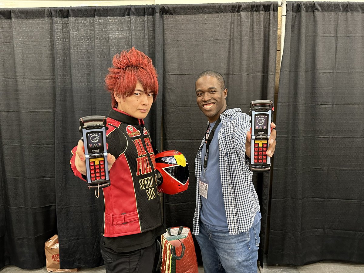 tempBlackwing's tweet photo. Great meeting you Yasuhisa-san. You are really awesome👍🏾. #enginesentaigoonger #炎神戦隊ゴーオンジャー #PowerMorphicon https://t.co/oXv2dSwDCK