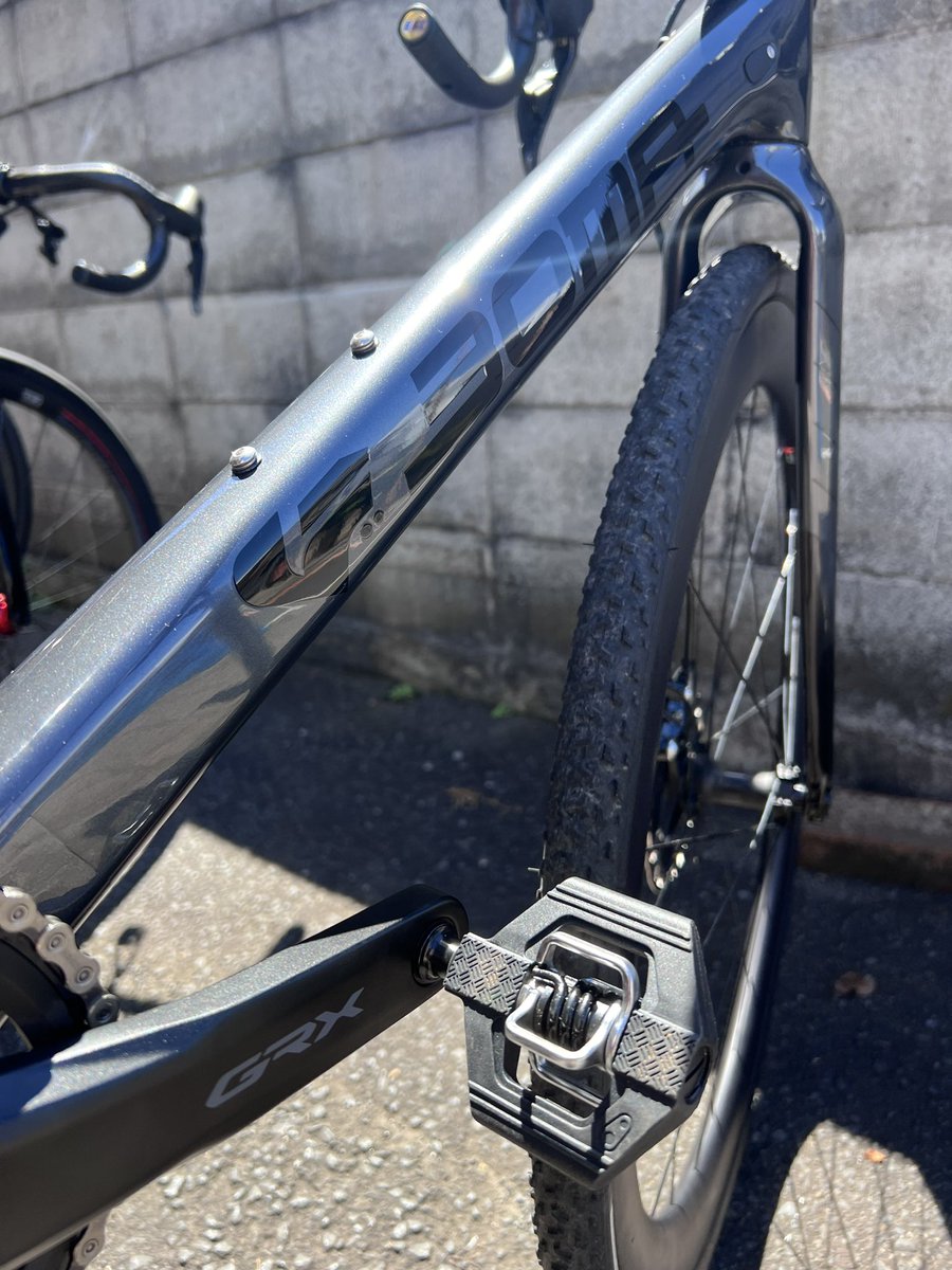 Sirokuma_O_RB's tweet photo. シクロクロスシーズンに向けて
my new gear🚲
BOMA Dola 2 ガンメタカラー

OnebyESU 805Zと2台体制で
今シーズンも楽しんでいくぞ😆
#BOMA #Dola2 #シクロクロス #サイクルデイズ #cycledays https://t.co/Krtb5Ldeyw