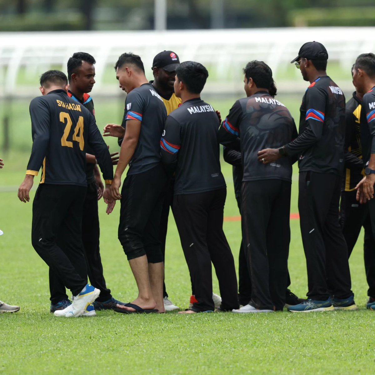 MalaysiaCricket's tweet photo. π It went down to the final over but Hong Kong edge out Malaysia by 7 runs ! With the win HK qualify for the final of the KCC T20I Tri-nations Cup 2024
π²πΎ 146/7 (20) ; Aqeel top-scored with 34; Zubaidi contributed 28
ππ° Ehsan Khan picked up 4 wickets
#MASvsHK #KCCT20i https://t.co/0EC2QSFskT