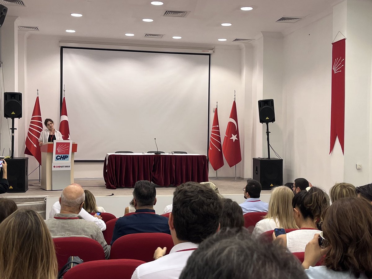 PartiOkuluCHP's tweet photo. Kadın Kolları yöneticilerimize yönelik planladığımız eğitim setini hazırlamak üzere Ankara Bülent Ecevit Siyaset Okulu binamızda Kadın Kolları Yönetici Eğitimi İçerik Geliştirme Çalıştayı gerçekleştirdik. https://t.co/fjf8Y6XH47