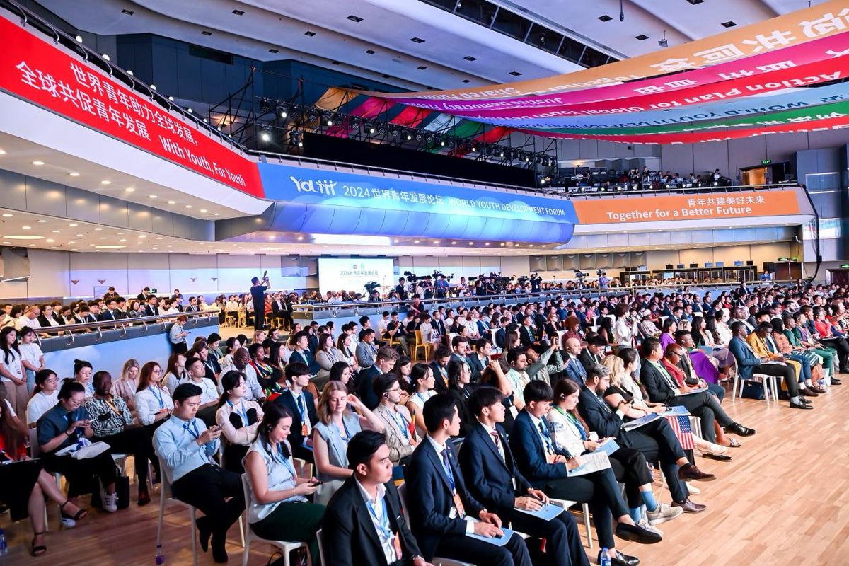 SGCCofficial's tweet photo. Recently, the 2024 World Youth Development Forum was held in Beijing. #StateGrid young employees from Suzhou, Jiangsu Province in east China participated in the event upon invitation. They introduced the successful practices of #StateGrid in climate action. https://t.co/wfX3ewfhj0