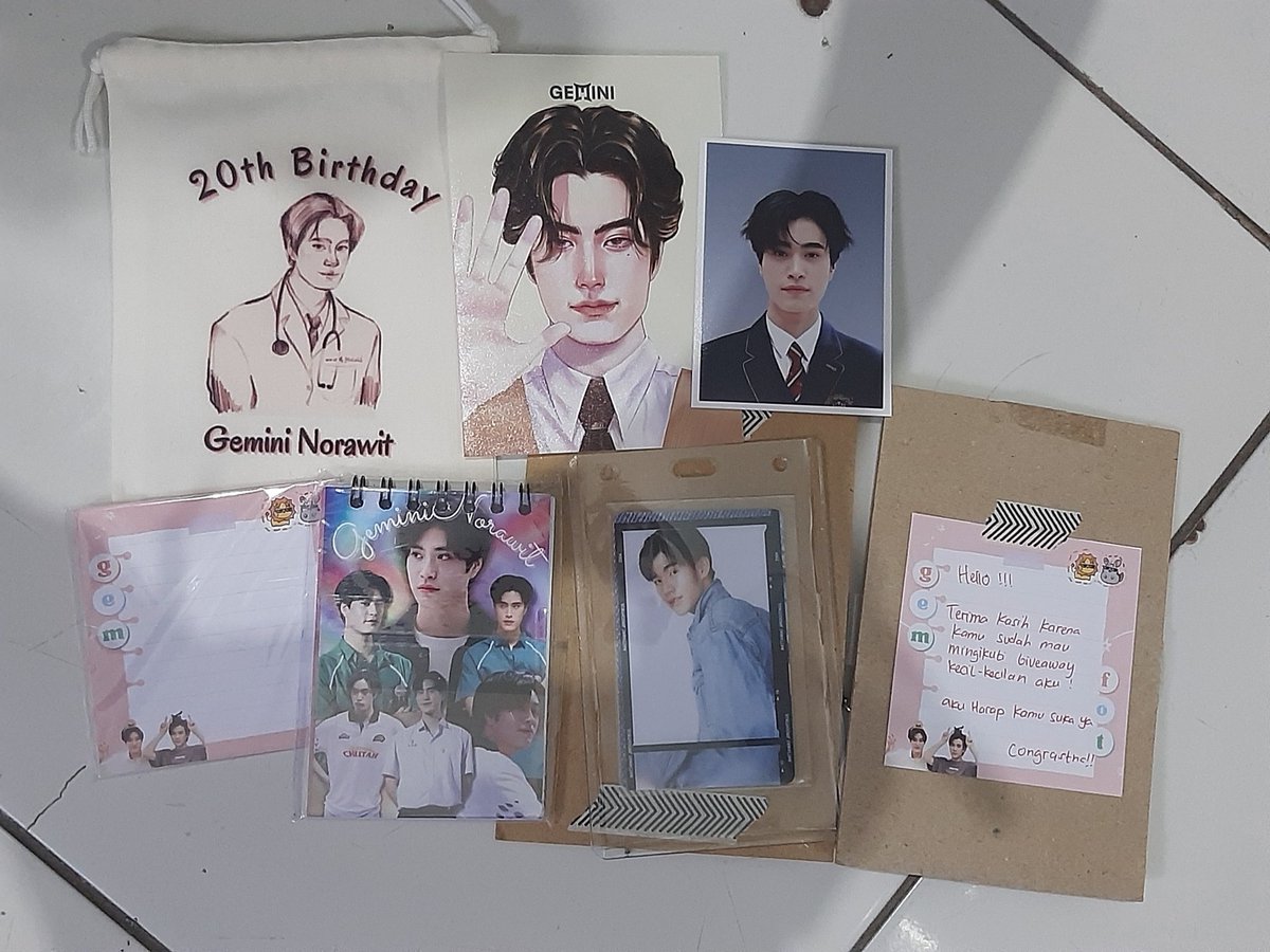 phuwints's tweet photo. Terimakasihhh banyakk kaaa cayy @mygemifot gemasss bangettt freebies geminiii mana banyakkk huhu, ga ekspek juga packaging nyaaa tebell bangett dan safety abizzzzz, lov uuu banyakkk kaaa, terimakasihh banyak sekali lagiiii 💗💗💗 #caypreview (ganci nya lupa ga ke poto barengan) https://t.co/itbylu1Hi5