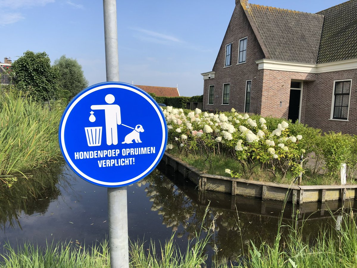 MonicaKeyzer's tweet photo. 🐕💩
HONDENPOEP OPRUIMEN 
VERPLICHT

#straattaal Wagengouw - Broek In Waterland.

#hondenpoep #drol #drollen #duidelijk https://t.co/iT7AYlBEmL