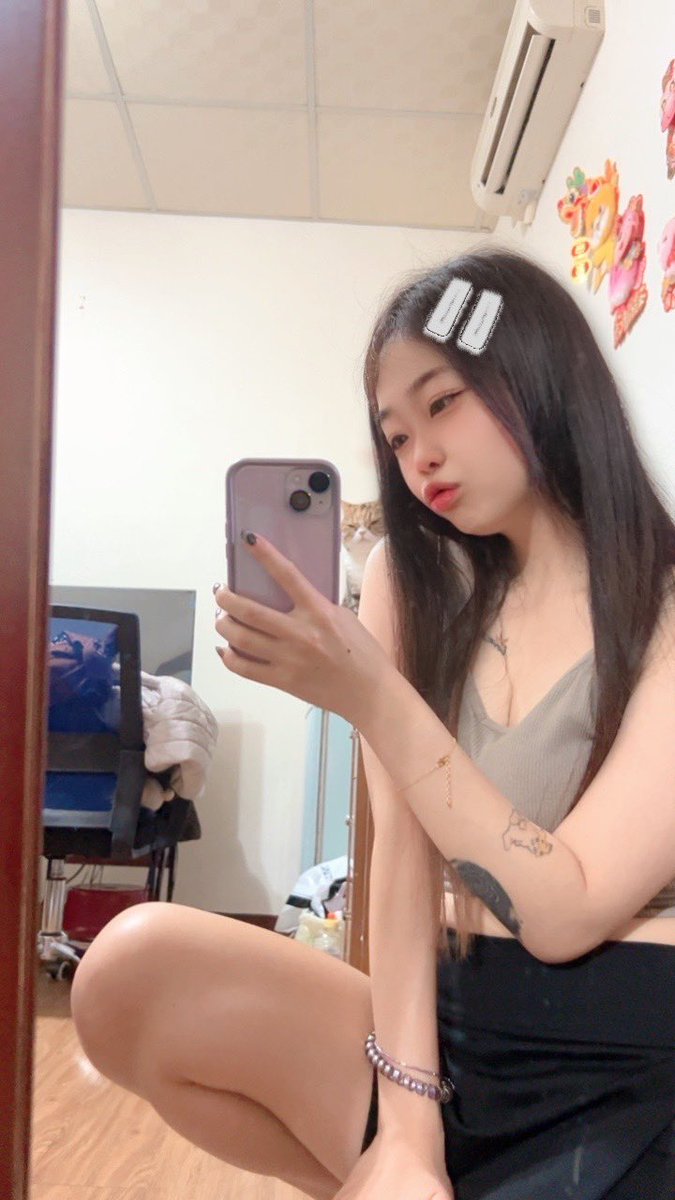 幹 我快笑死 有亮點🤣🤣

🐱：嗯‘媽咪又在騷’😆

肉越長越多了🥲 https://t.co/MijLnxwNMG