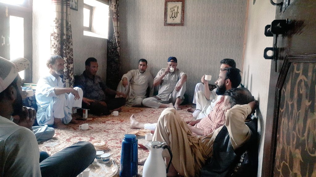 mla_khanyar's tweet photo. Halqa President Khanyar -B (Aquil Mir) Abdul Majeed Wani presided over a meeting of all office bearers and prominent workers today at Koolipora Khanyar. Campaigning stategy for upcoming elections was on agenda of meeting. https://t.co/40hOGSTLbw