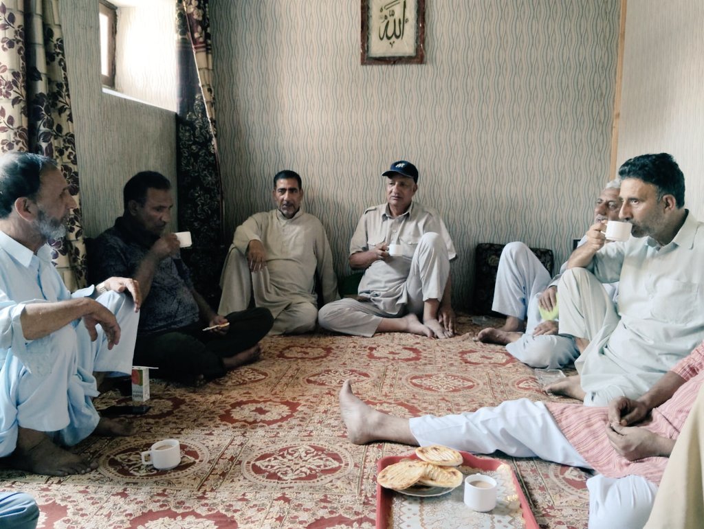 mla_khanyar's tweet photo. Halqa President Khanyar -B (Aquil Mir) Abdul Majeed Wani presided over a meeting of all office bearers and prominent workers today at Koolipora Khanyar. Campaigning stategy for upcoming elections was on agenda of meeting. https://t.co/40hOGSTLbw