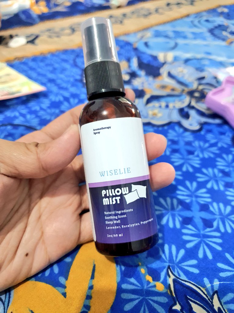 kobarutoburu's tweet photo. Kmrn aku cari buat semprot2 tempat tidur ketemulah produk ini trs cuman 20rban aja eh ternyata wanginya kusuka sih: lavender, eucalyptus, peppermint. Mau cobain produk lain nanti ahh dari brand ini😚

Cus lgsg kl mau cek produk: https://t.co/ooXUy4GDg4 https://t.co/bHWHOKWYTh