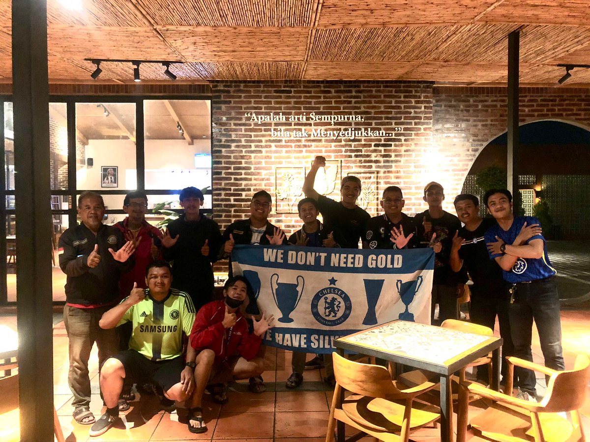 ciscbgr's tweet image. Menang ya semalem? Nah kalo menang ya foto-foto lah....