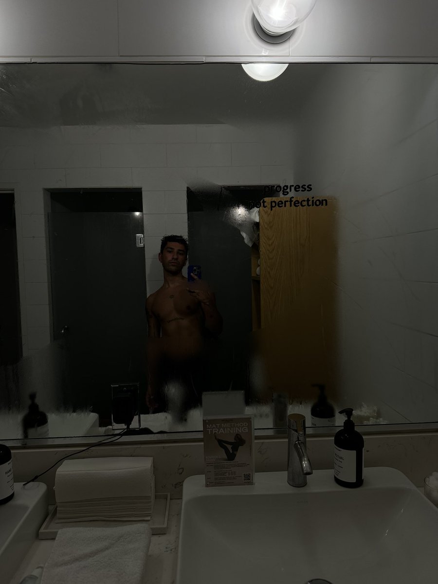 j4j0nathan's tweet photo. back in la feeling so fab https://t.co/RMkwIw41lc