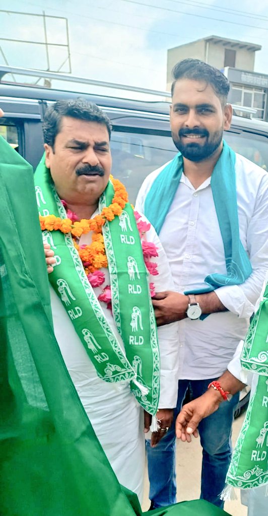 #अलीगढ़
खैर विधानसभा में आयोजित कार्यकर्ता सम्मेलन में उपस्थित रहा अपनी बात रखी, कार्यक्रम को प्रदेश अध्यक्ष श्री <a href="/Ramashishmlc/">Ramashish Rai</a> जी और बृज क्षेत्र अध्यक्ष श्री <a href="/BrijeshChahar11/">Brijesh Chahar</a> जी संबोधित करते हुए आगामी उपचुनाव को चर्चा की! 
<a href="/RLD_Aligarh/">Rastriya Lokdal Aligarh</a> <a href="/RLD_IT/">RLD ITCell</a> <a href="/RLDSpeaks/">RLD Media & Communications</a> 
जय रालोद जय एन डी ए
