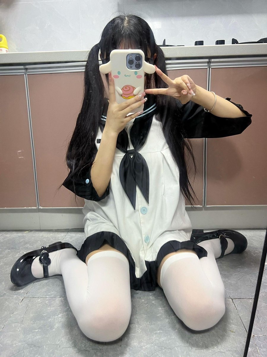 谁曾想到，这么可爱的萝莉，竟然是个小J绿帽伪娘？