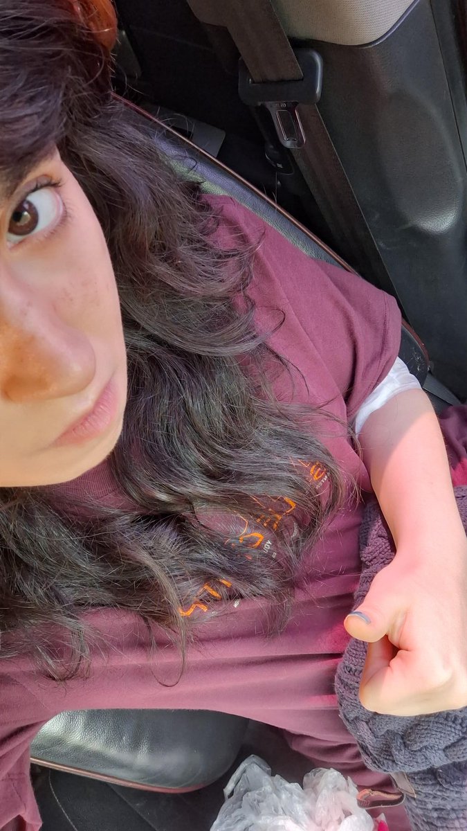 na_miyeah's tweet photo. ¿Ustedes revisan a menudo la fecha de caducidad de sus productos de la heladera? Pues yo no lo hice y me intoxique con mayonesa vencida de hace 3 meses xd esta foto representa una nami que vomitó 12 veces y la tuvieron que poner vía 🤠 chicos, siempre revisen lo que van a comer:D https://t.co/gqBvMiQpM1