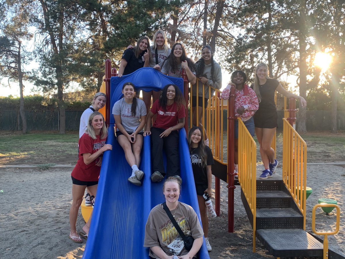 Kickoff bbq with the 2024-25 squad! Ready to get the year rolling!

#WildcatFamily