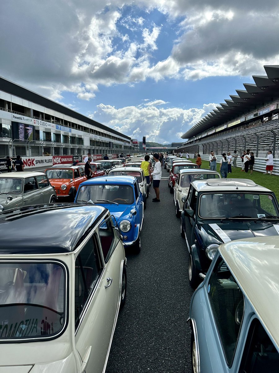 hep_a_55's tweet photo. 32Fes2024楽しかった~~!!
富士には何度もきてるけど自分の運転でこれたのは初めてで感慨深い😹♡
帰りは安定の大渋滞でした、、、笑
#32Fes #ミニフェス #classicmini https://t.co/42gzvjGxcU