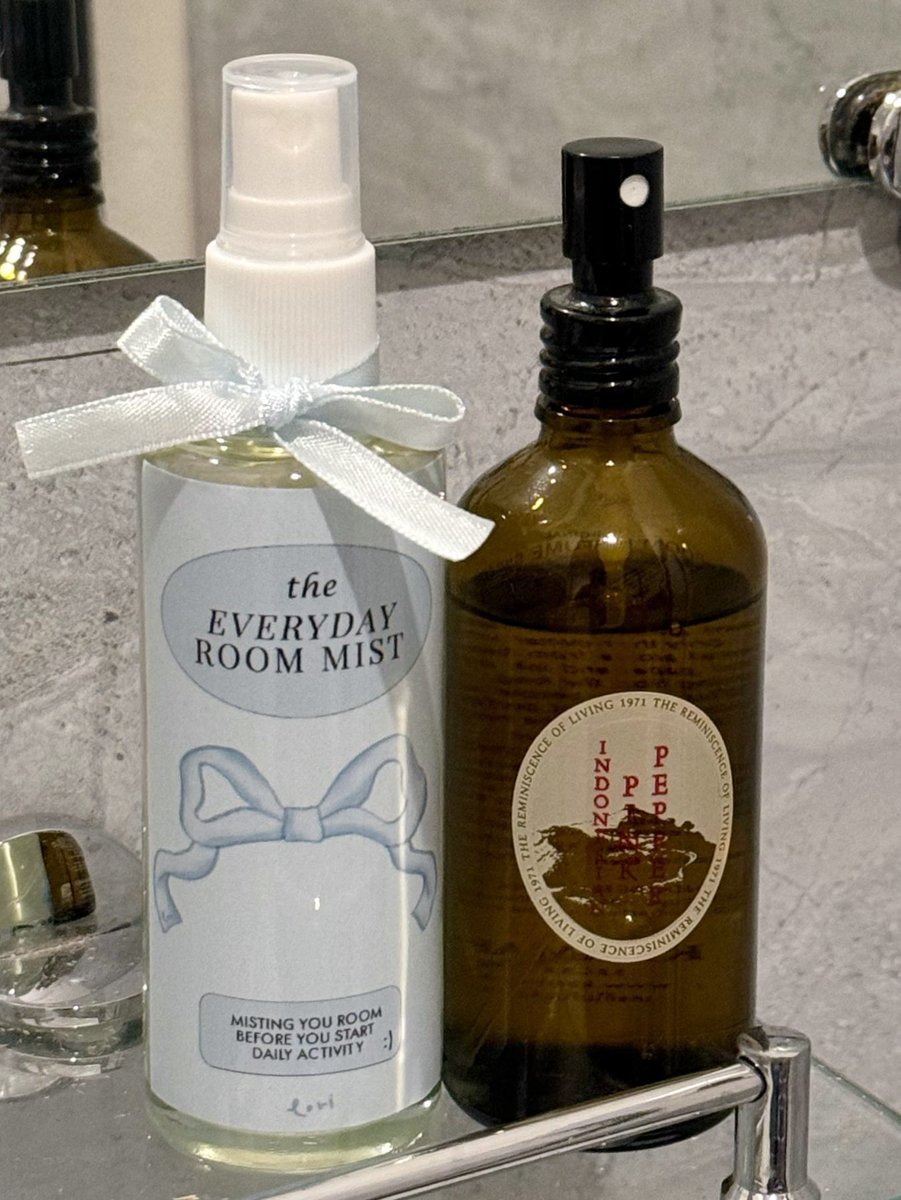 reviewchoey's tweet photo. “กลิ่นบ้านคนรวยย”
เพื่อนมาบ้านถึงกับบอกกลิ่นคนรวย room spray ที่ฉีดทีไรโดนถามตล��ด หอมแพงแบบลัคชู ให้ 2 ขวดนี้สุดดดดดดดดด หอมมากกกกก https://t.co/yUaSaR99zY