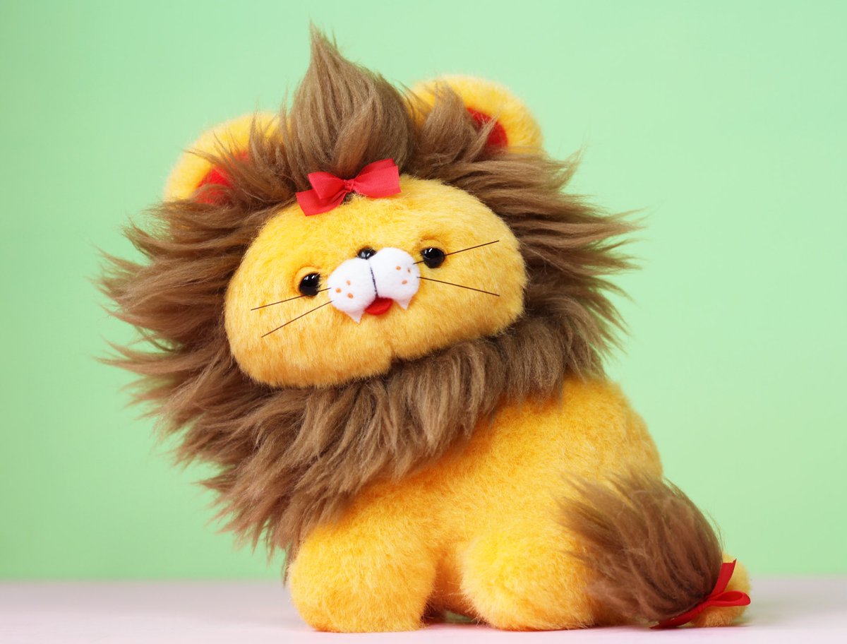 kyancyhouse's tweet photo. 「ぼくがおしゃまるだよーー！！！🦁 」
ちょんまげとしっぽにリボンをつけた
おしゃれなライオンさんです🎀
カプセルトイのお話をいただきうまれました🐣 https://t.co/bCbhRZ6Ha6