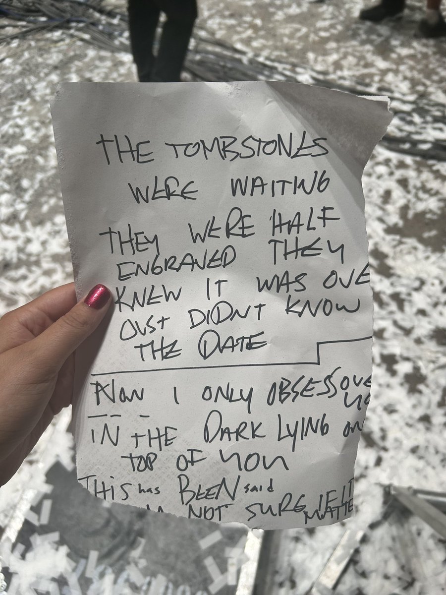 annatriesart's tweet photo. I LITERALLY GOT PETE WENTZ’S HANDWRITTEN LYRICS I’M GONNA SOB FOREVER 😭😭😭 https://t.co/JRvFk1xO15