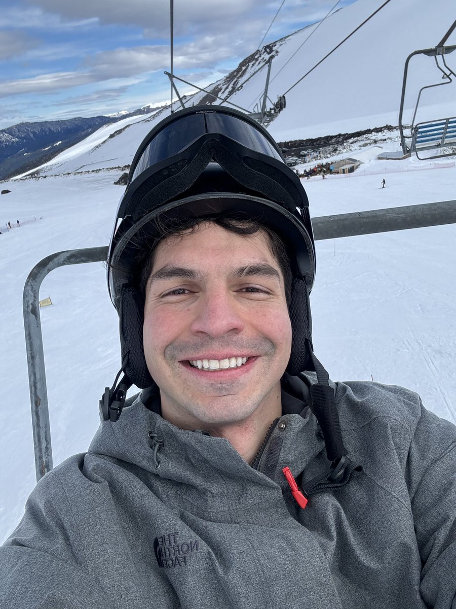 jeantheghost's tweet photo. 🏂🏂 https://t.co/NiOlcA0Akc