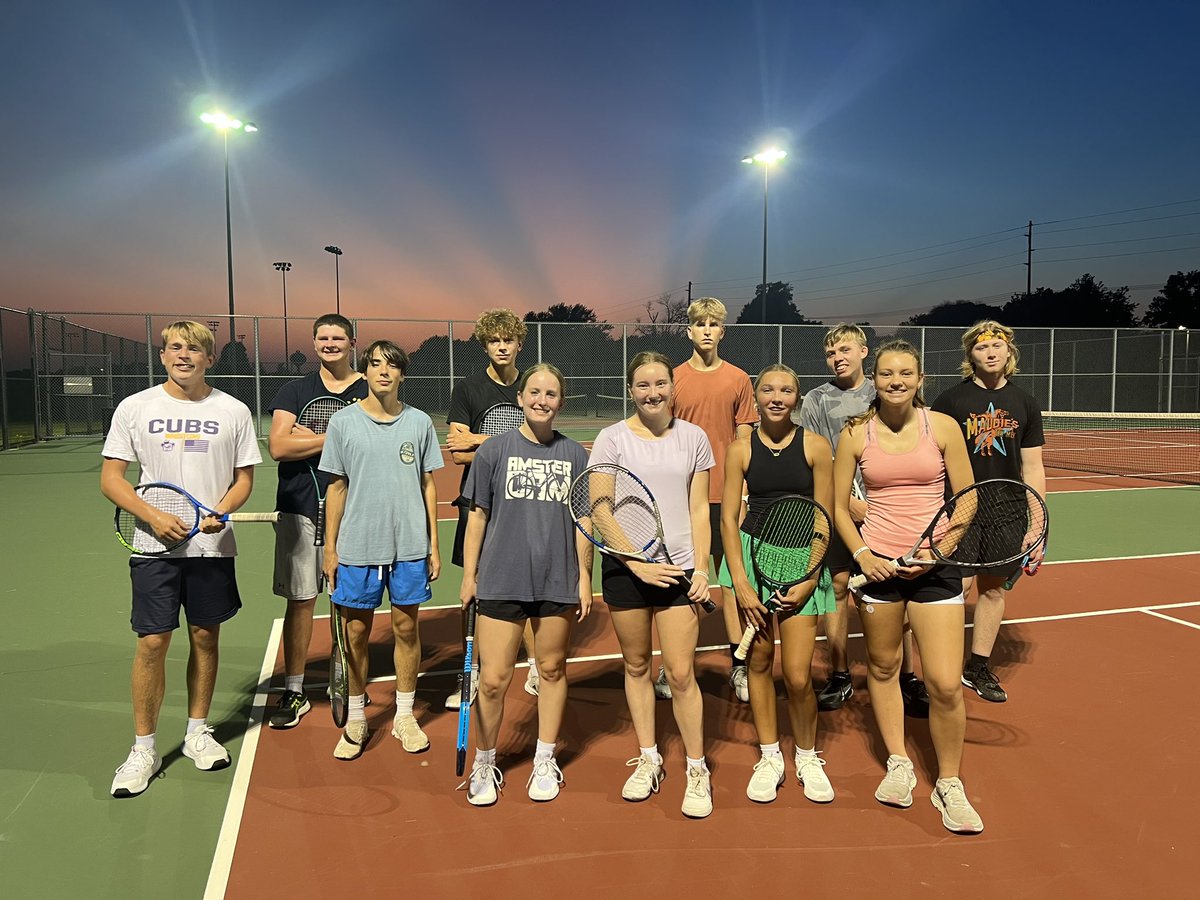 CubsTennis's tweet photo. Beautiful sunset at open court!
Nevada Cubs Tennis putting in some work!
#TeamCubs #NevadaCubPride #GettingBetterEveryday https://t.co/fDhrVGA7J0