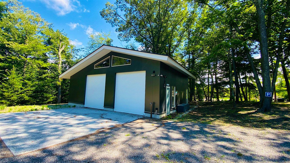 viilaco's tweet photo. 🏡 軽井沢の静かな自然に囲まれた理想の住まいがこちら！長倉エリアの美しい庭付き中古戸建、快適な設備で癒しの暮らしを。週末の別荘や永住にも最適です🌿 #不動産 #軽井沢 #ヴィーラホームズ #長野
🔗 詳細はこちら: https://t.co/UCaCBxH7LG https://t.co/1uYlEw8rns