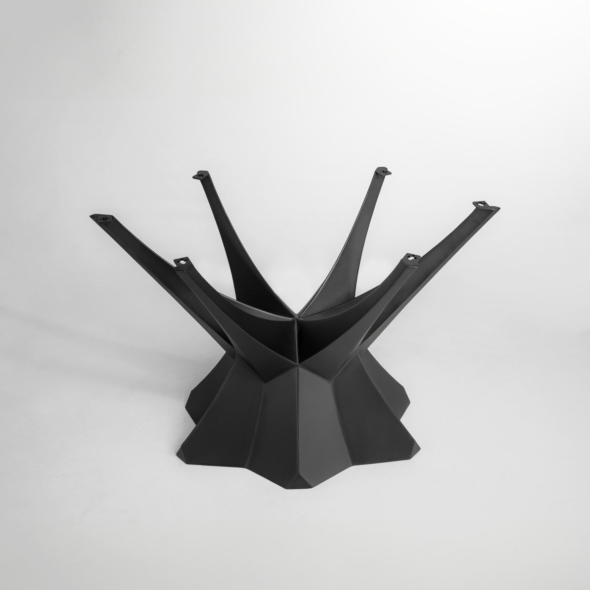 Flowyline_'s tweet image. Possessing a powerful and impressive design, Kruna will add a touch of modernity and sophistication to any living space.

Buy now: flowyline.com/products/metal…

#flowylinedesign #tablebase #diningtablebase