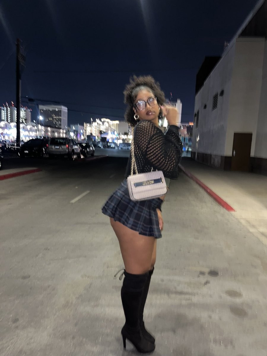 hannahhtude's tweet photo. Do you follow me on insta tho? 🤓 @hannaherleenn https://t.co/uRLb0CxLAj