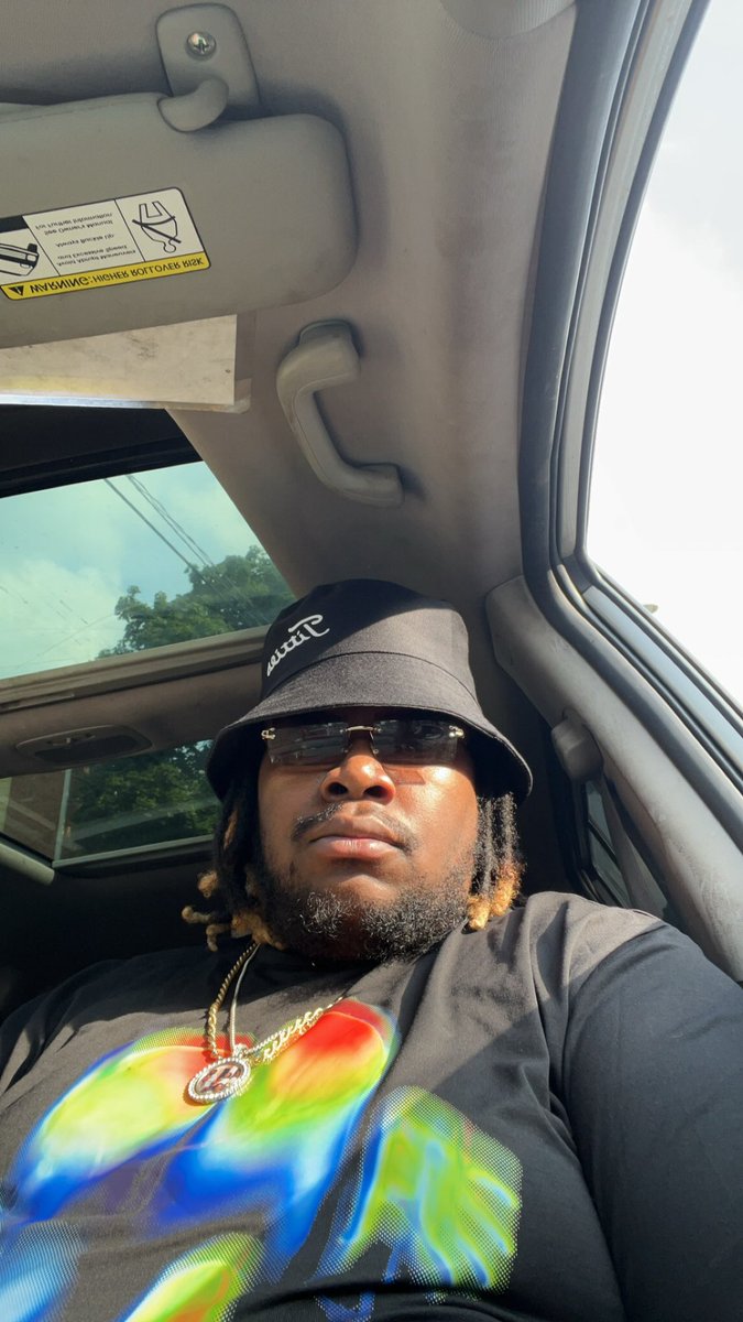 BauceGod's tweet photo. Them: Wya tho??

Me: Im in Chicago, Chiraq😎 https://t.co/NyLzgXfiBC