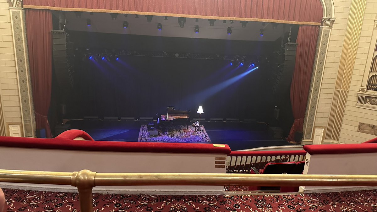 MusicalComedian's tweet photo. Seeing Tim Minchin live in NYC was phenomenal https://t.co/KiZ61kdCvS
