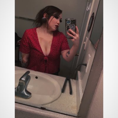 AlexMarieTx's tweet photo. #NewProfilePic https://t.co/dUxkUjbFwY