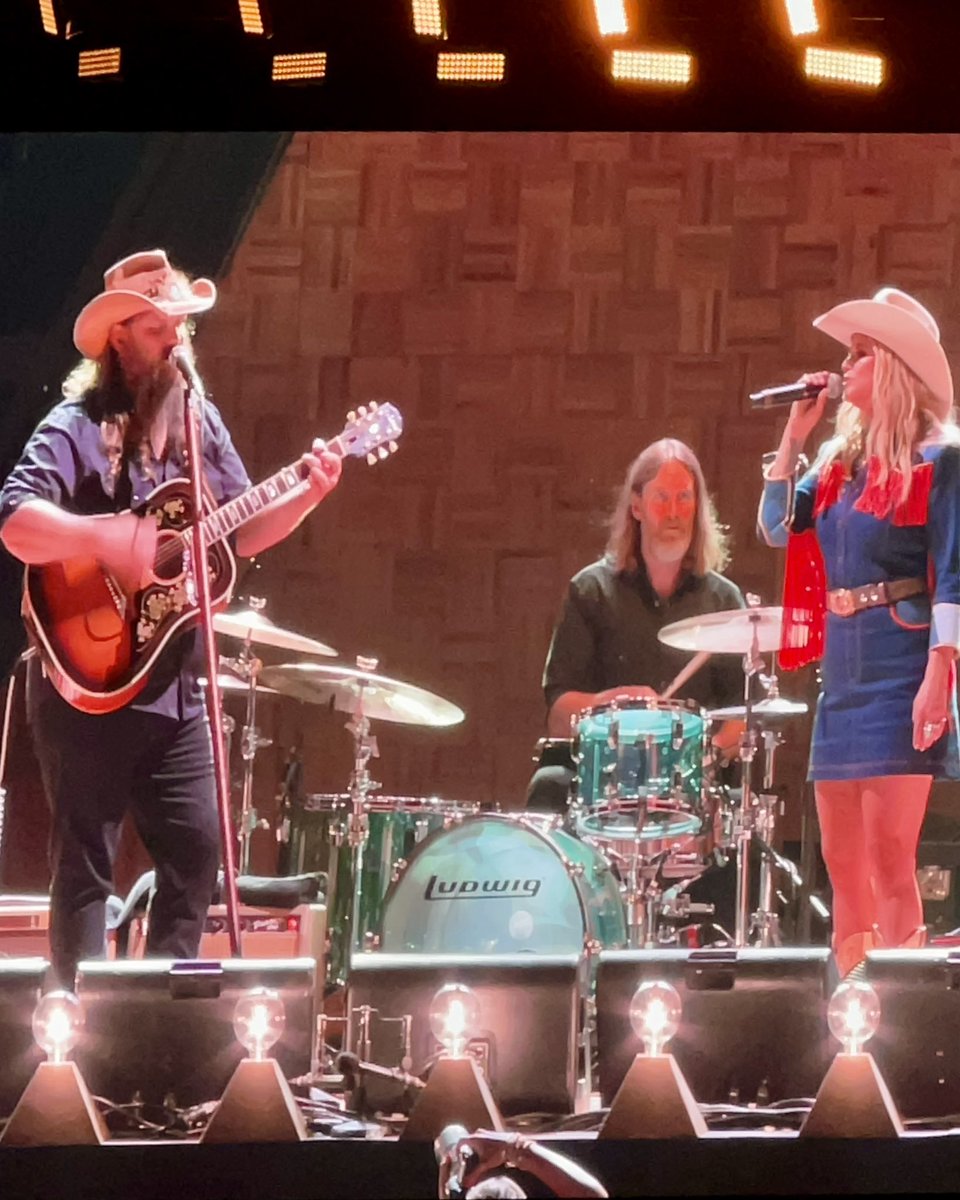 gregbjohnson's tweet image. STAPLETON X LAMBERT duet of their co-write “What Am I Gonna Do” 🎸 
.
#mirandalambert #chrisstapleton #postcardsfromtexas #allamericanroadshow #houston #texas #countrymusic