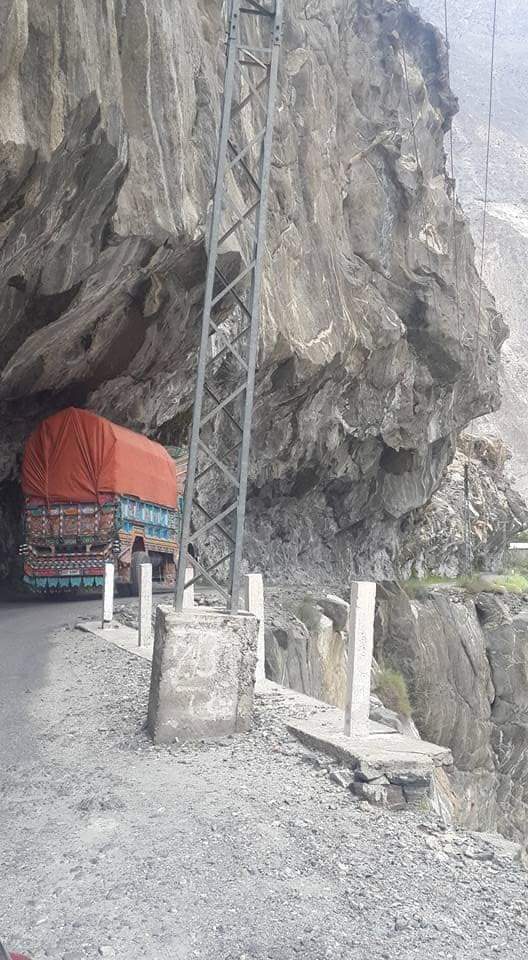 mountainedge9's tweet photo. Old KKH road Gilgit Baltistan📍 https://t.co/kUF1mQk2yB