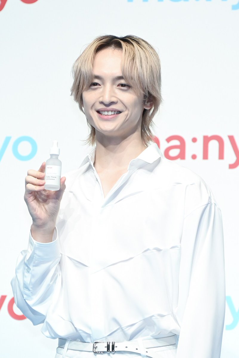 natalie_mu's tweet photo. ◥◣会見レポ◢◤
#玉森裕太 ma:nyoアンバサダーに就任
🟡起用理由は……
「透き通るようなクリアなイメージ」
「老若男女に愛されている」

⬇詳細（写真7枚、CM本編）
https://t.co/CvBUyfdGwc

#KisMyFt2 #キスマイ #manyo https://t.co/bCGTUGYDyc