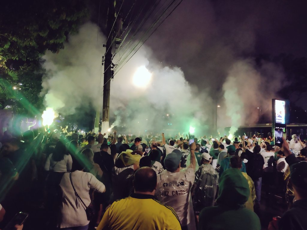 toraldo_'s tweet photo. se não fosse por você eu não seria tão feliz.
obrigado por ser meu alento mesmo nas suas dificuldades.
obrigado por tudo que me proporcionou viver, desde o choro ao riso.
te amo @Palmeiras. meu amor mais sincero. https://t.co/NIuVNsXKPG