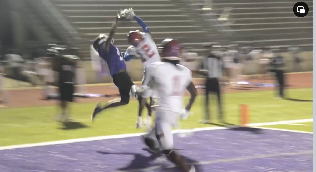 Chenyisdakid's tweet photo. Catch from Game against Centerpoint @HallTechSports1 @bessemer_city @CoachNelson42 @coachbeard40 @coachanelson https://t.co/0NcSeOd9wo