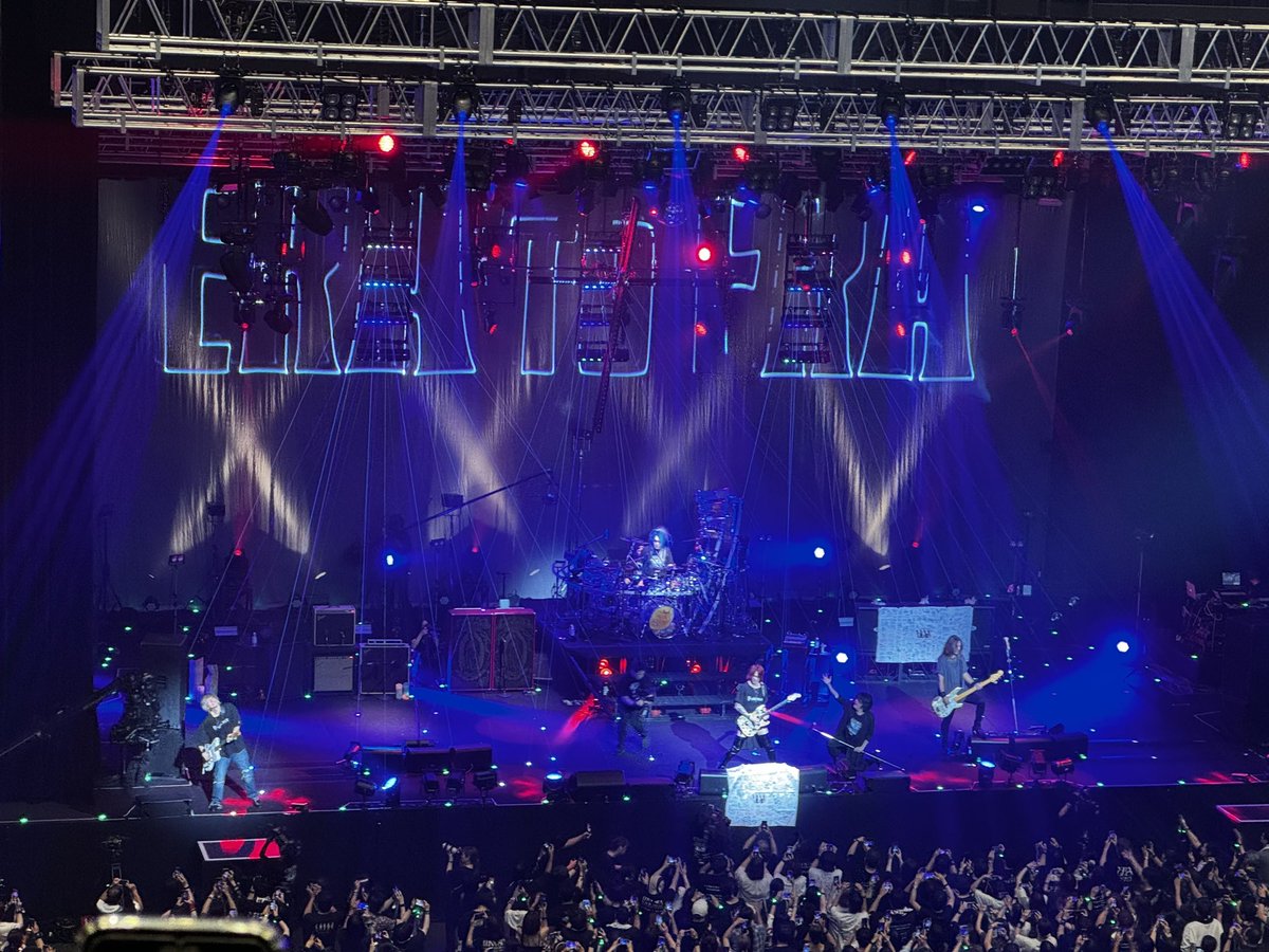 hrntngc15's tweet photo. 4階バルコニー席から
前回は写真を撮ることに必死だったので、今回は見ることに専念！

Claustrophobia鳥肌たった🥹
早く配信でもう一度観たい‼︎
#LUNASEA 
#LUNAPIC https://t.co/TU00bLmZPD