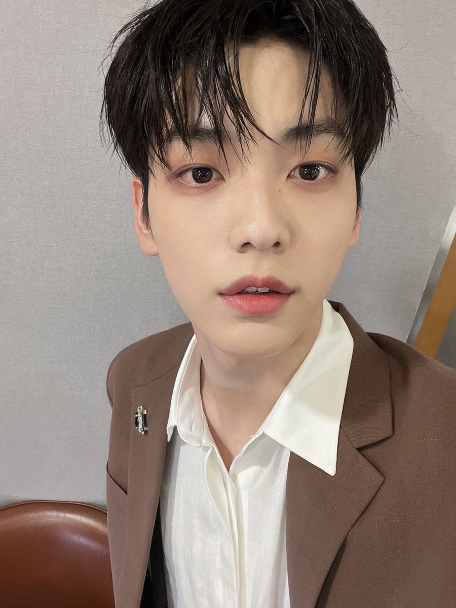 𝙰ntes de irme a soñar con 𝕝os angelitos debía de oír como este #𝙰xé𝑙𝑙e𓊆𔘓𓊇𝙲ʼ𝚋𝕒c𝚔 𝕤e devora el mundo entero 𝕔on lo [ 𝕥op ] que es, 𝕪 con #𝐟u𝐥𝐥달𝐦ō𝕠n 𝕔laro que 𝕝o iba a lograr, 𝕚s such a good song for me ♡☕️ soy un chico feliz.

𝑝eōple 𝑙ovǝs ⢷ ⋆ #𝚟enti