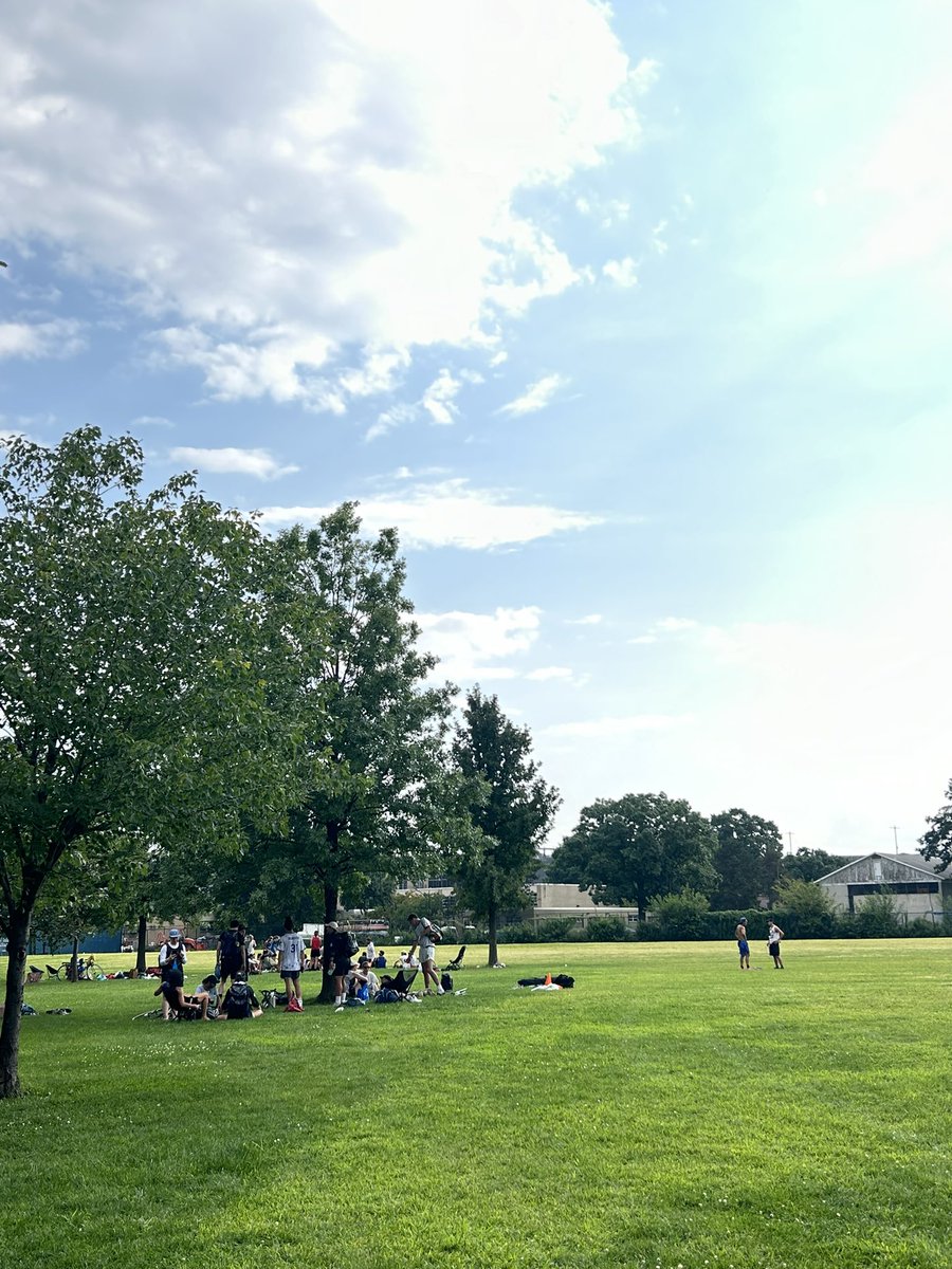 king elisabeth tweet media