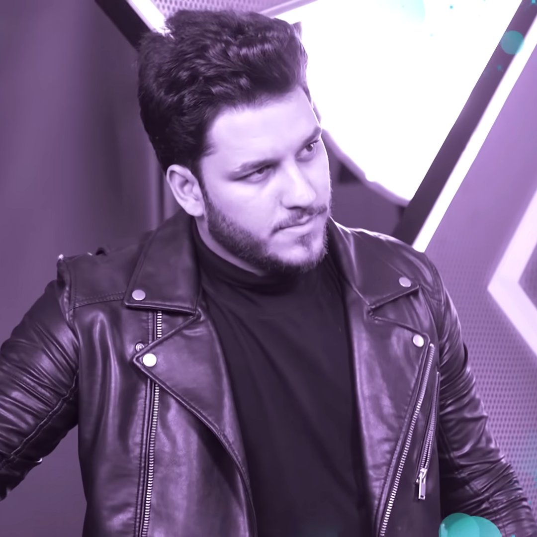 JuriTanaka3's tweet image. Vai ser lindo ver os meninos do Centro-Oeste pegando 99% dos votos, dando um show na batalha com suas vozes potentes e eliminando o assediador (que deveria ter sido expulso!).

Rodrigo bem que podia sair com 0%, mas família também vota.
#ForaRodrigo 
#EstrelaDaCasa