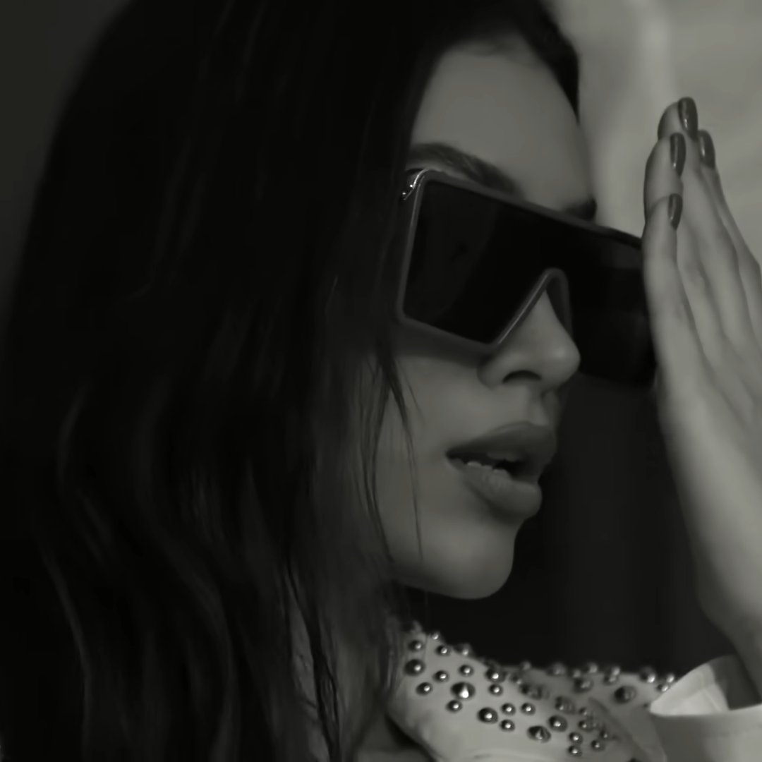 JuriTanaka3's tweet image. Vai ser lindo ver os meninos do Centro-Oeste pegando 99% dos votos, dando um show na batalha com suas vozes potentes e eliminando o assediador (que deveria ter sido expulso!).

Rodrigo bem que podia sair com 0%, mas família também vota.
#ForaRodrigo 
#EstrelaDaCasa