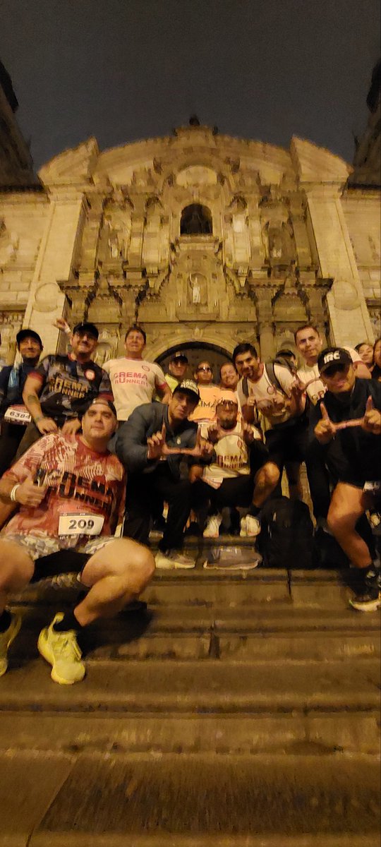 CREMA RUNNERS presente en la Media Maratón de Lima representando a los cremas en la ruta; en el centenario vamos a pintar todas las vías con los colores de nuestro amado club! 

“Y dale U en todas sus disciplinas” 

#universitariodedeportes #ydaleu #garracrema