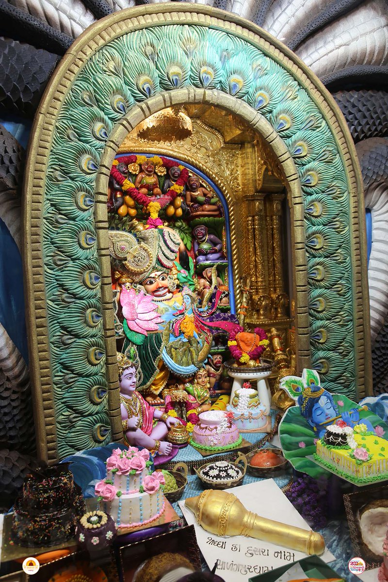 kashtbhanjandev's tweet photo. Darshan : 26-08-2024
શ્રાવણ માસ શ્રી કૃષ્ણ જન્મોત્સવ નિમિત્તે શ્રીકષ્ટભંજનદેવ દાદાને દિવ્ય શણગાર
Hello Devotees  
Jai Shri swaminarayanv
Shri kashtbhanjandev hanumanji Maharaj Salangpur dham.
 https://t.co/tteV5KhmG4
#decoration #krishanjanmastmi 
🚩 જય શ્રી કષ્ટભંજન દેવ 🚩 https://t.co/XmRXDUIe5m