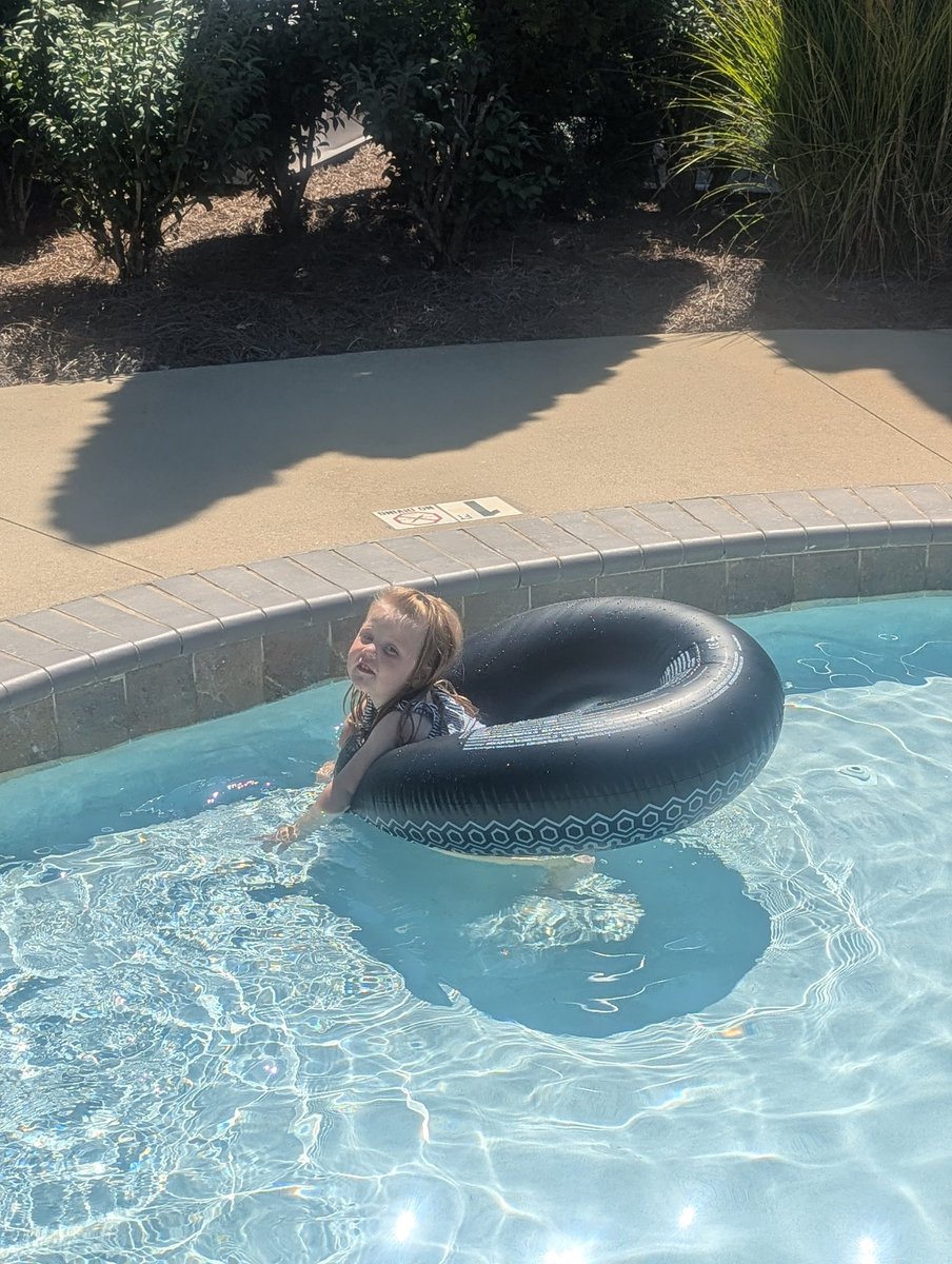 ebryan__11's tweet photo. Fun day in the life of a #RossBridge kiddo 😁#EliseJill https://t.co/Iq6l6nbsSF