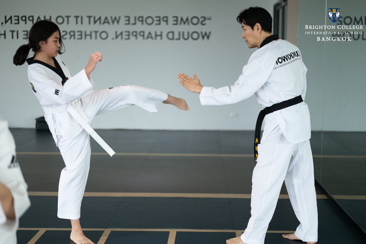 K. Nusara (Assakul) Banyatpiyaphod, Chair of the Board of Directors of Brighton College Bangkok, presented flowers  to Coach Choi, Head Coach of the Thai National Taekwondo Team, who trains Panipak who has won gold at the Tokyo 2020 Olympics and gold at the Paris 2024 Olympics!